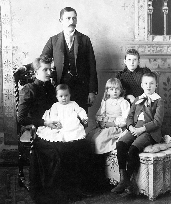 William Azel Kelley Sinton and family in 1892