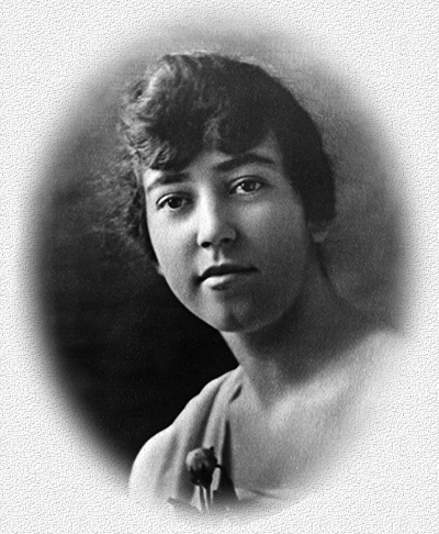 Gertrude Colwell - circa 1918